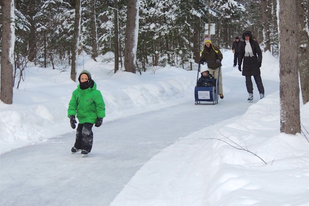 Sentiers et patinoire au Parc John-Molson