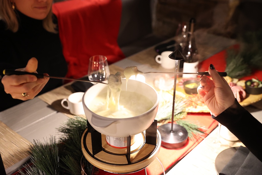 SOIRÉE ALPINES: Une expérience Fondue Fromage Suisse